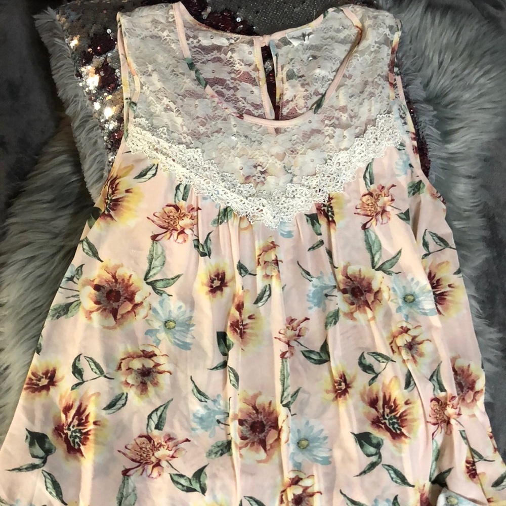 🌸💕Peach flowing tank/tunic with lace inset💕🌸